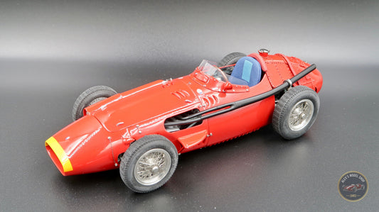CMC M-051 Maserati 250F 1957, Dreiviertelansicht von vorne, Modellauto im Massstab 1:18