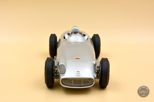 CMC M-006 — Mercedes-Benz W196 Monoposto 1954, rear view, 1:18 scale diecast model