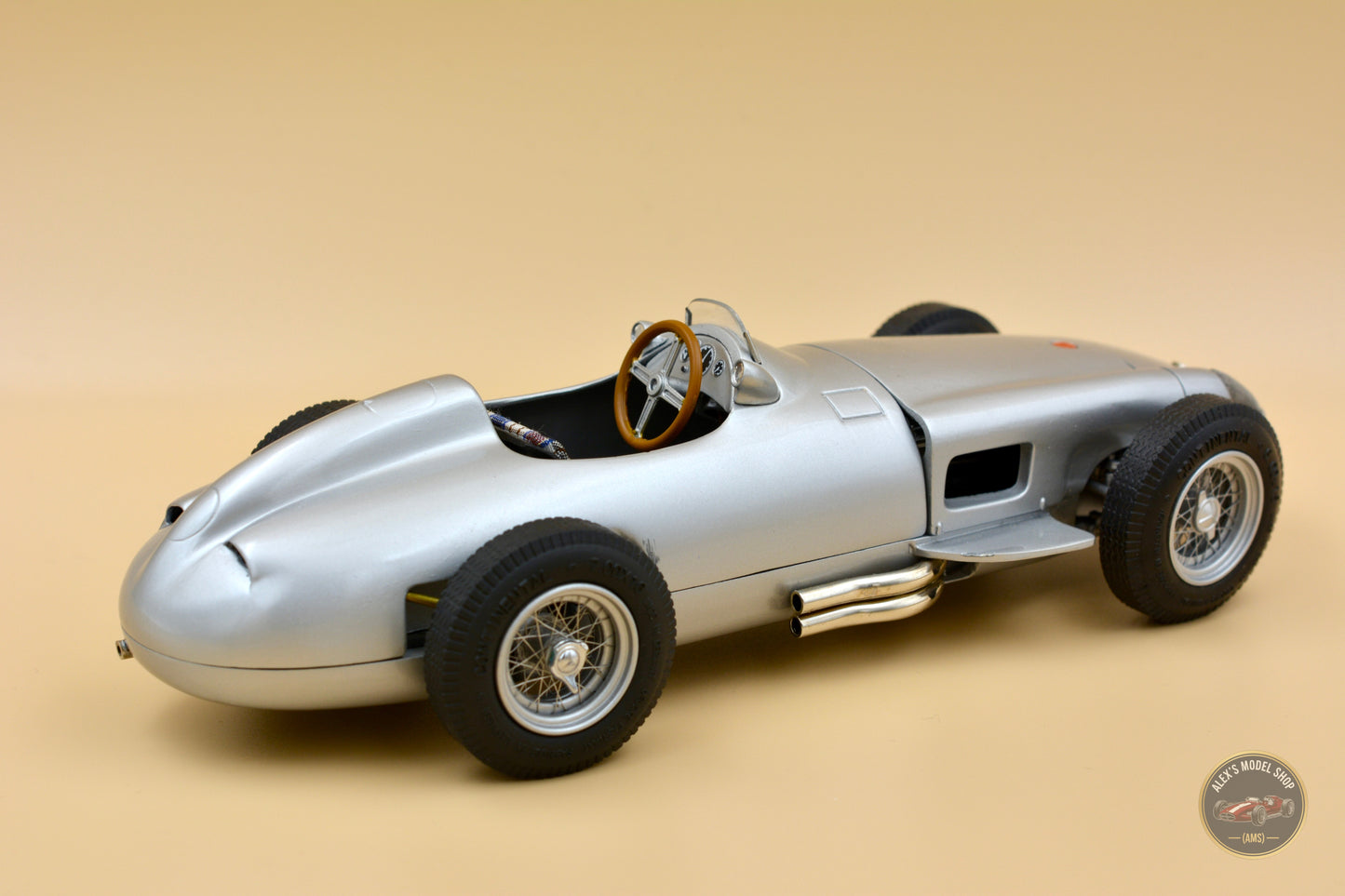 CMC M-006 — Mercedes-Benz W196 Monoposto 1954, front three-quarter view, 1:18 scale diecast model