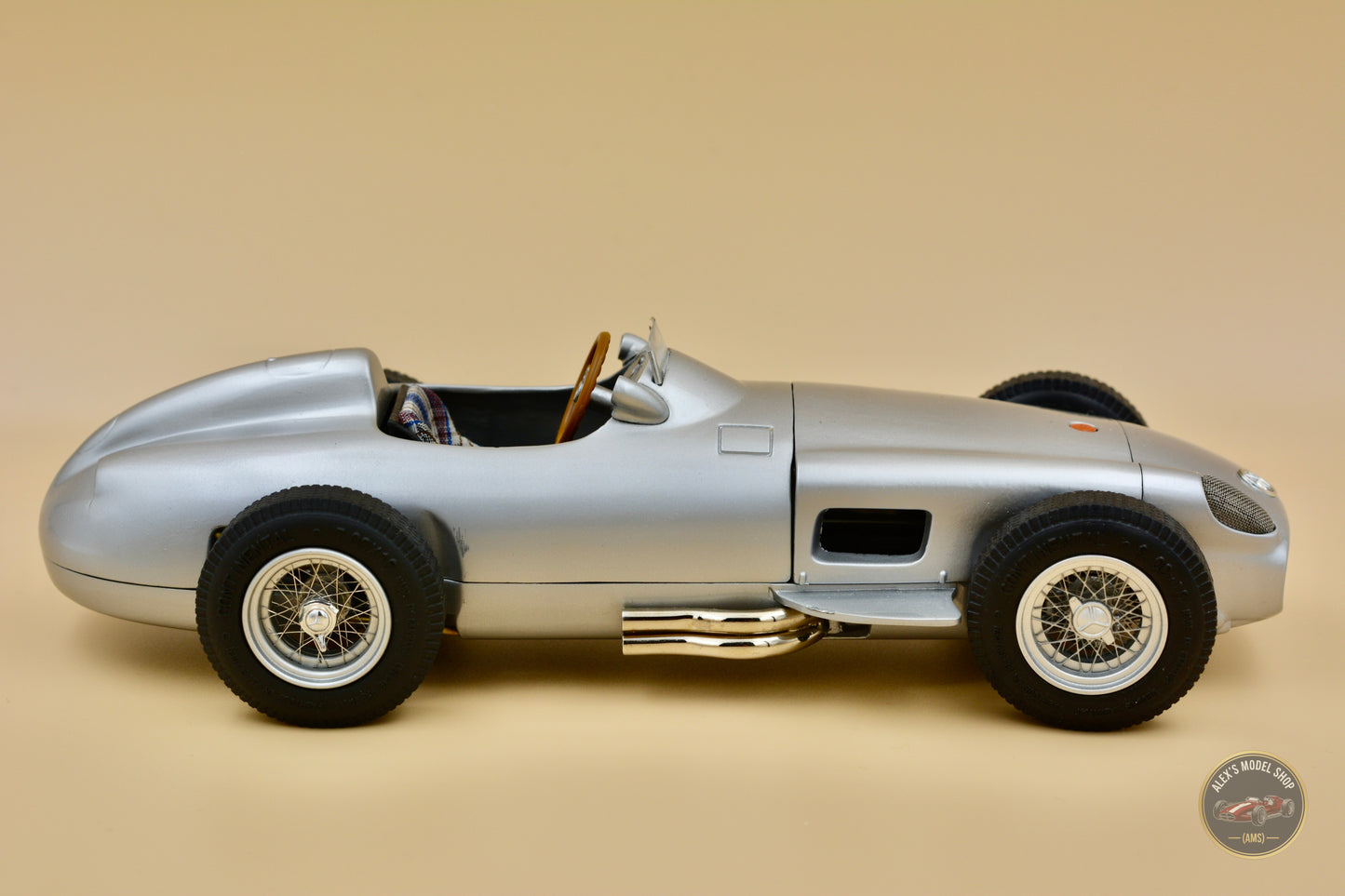 CMC M-006 — Mercedes-Benz W196 Monoposto 1954, right side profile, 1:18 scale diecast model