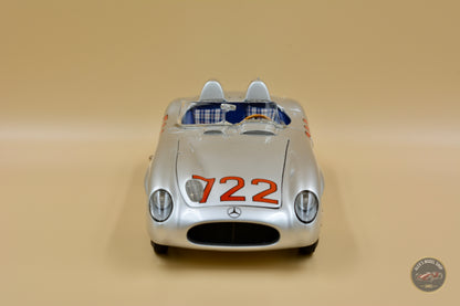 CMC M-066 Mercedes-Benz 300 SLR 1955, Stirling Moss #722, Sieger Mille Miglia, Frontansicht, Modellauto im Massstab 1:18