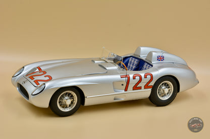 CMC M-066 Mercedes-Benz 300 SLR 1955, Stirling Moss #722, Sieger Mille Miglia, Dreiviertelansicht vorne rechts, Modellauto im Massstab 1:18