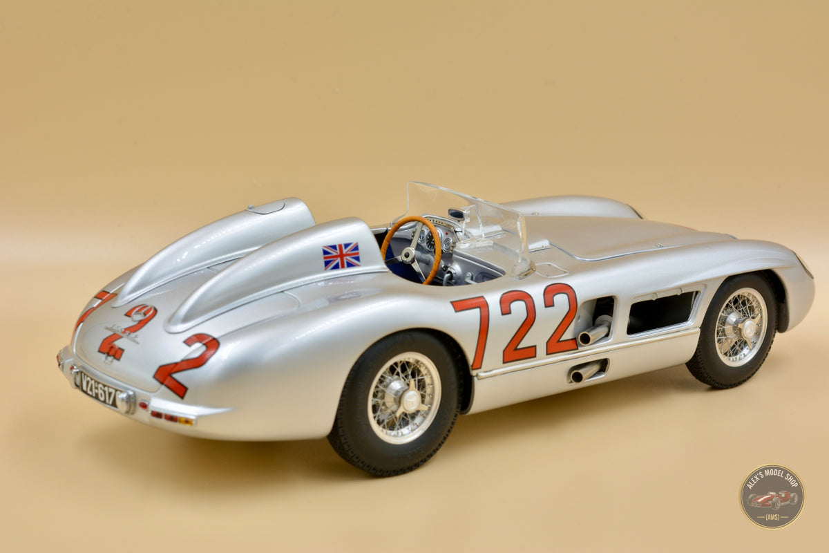 CMC M-066 Mercedes-Benz 300 SLR 1955, Stirling Moss #722, Sieger Mille Miglia, Dreiviertelansicht hinten rechts, Modellauto im Massstab 1:18
