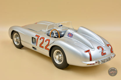 CMC M-066 Mercedes-Benz 300 SLR 1955, Stirling Moss #722, Sieger Mille Miglia, Dreiviertelansicht hinten links, Modellauto im Massstab 1:18